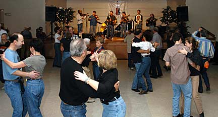 tsale15-dancers.jpg (21346 bytes)